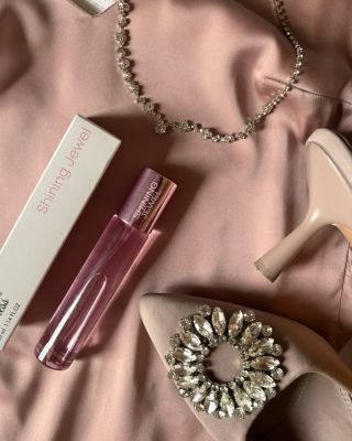 Virágos-gyümölcsös gyengédség 33 ml és 50 ml kiszerelésben ✨ Olyan illatot keresel, amely friss, nőies és egyben érzéki? 💗...